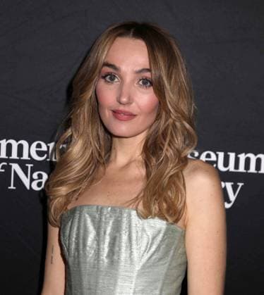 December 4, 2025, New York, New York, USA: SNL cast CHLOE FINEMAN seen during the red carpet arrivals for American Museum of Natural History Ã¢â‚¬ËœThe Museum GalaÃ¢â‚¬â ¢ 2025 held at AMNH. New York USA - ZUMAk03_ 20251204_zaf_k03_099 Copyright: xNancyxKaszermanx