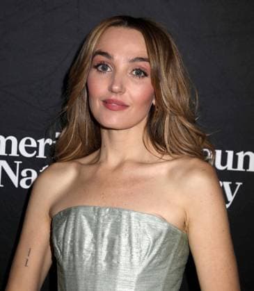 December 4, 2025, New York, New York, USA: SNL cast CHLOE FINEMAN seen during the red carpet arrivals for American Museum of Natural History Ã¢â‚¬ËœThe Museum GalaÃ¢â‚¬â ¢ 2025 held at AMNH. New York USA - ZUMAk03_ 20251204_zaf_k03_095 Copyright: xNancyxKaszermanx