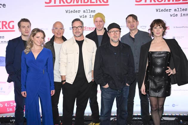 Laszlo Branko Breiding, Diana Staehly, Christoph Maria Herbst, Matthias Opdenhövel, Arne Feldhusen, Bjarne Mädel, Ralf Husmann und Milena Dreißig bei der Fanpremiere des Kinofilms Stromberg - Wieder alles wie immer im Cinedom. Köln, 04.12.2025