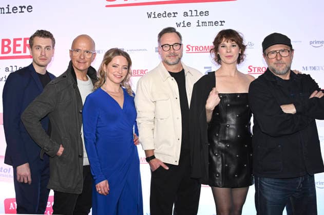 Laszlo Branko Breiding, Christoph Maria Herbst, Diana Staehly, Matthias Opdenhövel, Milena Dreißig und Bjarne Mädel bei der Fanpremiere des Kinofilms Stromberg - Wieder alles wie immer im Cinedom. Köln, 04.12.2025