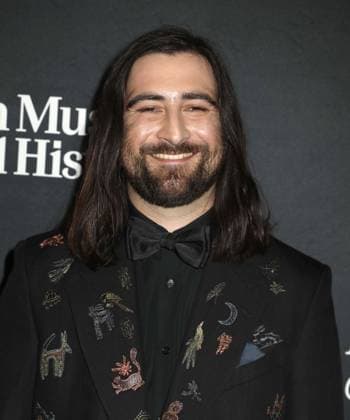 December 4, 2025, New York, New York, USA: Singer NOAH KAHAN seen during the red carpet arrivals for American Museum of Natural History Ã¢â‚¬ËœThe Museum GalaÃ¢â‚¬â ¢ 2025 held at AMNH. New York USA - ZUMAk03_ 20251204_zaf_k03_046 Copyright: xNancyxKaszermanx
