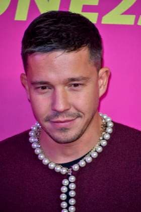 ABBbielefeld: Nico Santos , Nico Wellenbrink zu Gast auf dem roten Teppich bei der Verleihung des WDR Musikpreis 1 Live Krone im Lokschuppen Bielefeld am 04.12.2025 NRW Deutschland