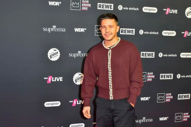 ABBbielefeld: Nico Santos , Nico Wellenbrink zu Gast auf dem roten Teppich bei der Verleihung des WDR Musikpreis 1 Live Krone im Lokschuppen Bielefeld am 04.12.2025 NRW Deutschland