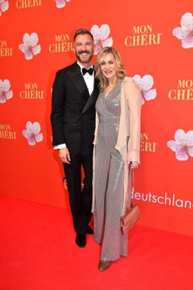 Jochen Schropp und Gesine Cukrowski beim Mon Cheri Barbara Tag Event am 4.12.2025 in der Residenz in Muenchen Mon Cheri Barbara Tag 2025 Event in Muenchen