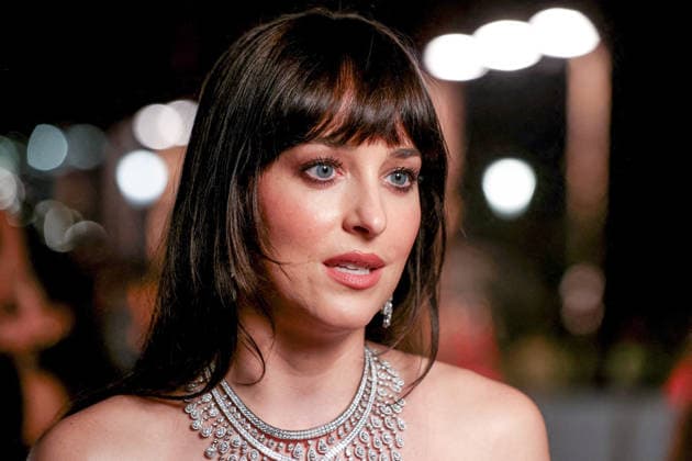 Red Sea Film Festival Opening Ceremony - Jeddah Dakota Johnson poses on the red carpet during the opening ceremony of the 5th edition of the Red Sea Film Festival in Jeddah, Saudi Arabia, on December 4, 2025. Photo by Balkis Press ABACAPRESS.COM Jeddah Saudi Arabia  Copyright: xBalkisxPress ABACAx
