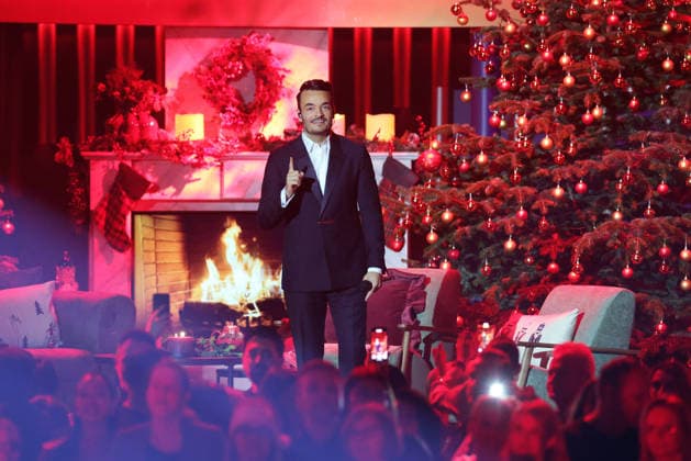 Die große Weihnachtsshow 2025 Moderator Giovanni Zarrella. Die große Weihnachtsshow präsentiert von Giovanni Zarrella. ZDF-Live Sendung vom 04.12.2025 in der Baden-Arena Offenburg. Offenburg, Baden-Württemberg, Deutschland.