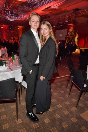 Jonas Monar mit Freundin Emilie Port bei der 2. Kindeswohl-Berlin Charity Gala 2025 im Hotel Pullman Berlin Schweizerhof in Berlin 04.12.2025