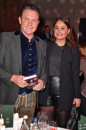 Stefan Mross mit Partnerin Eva Luginger bei der 2. Kindeswohl-Berlin Charity Gala 2025 im Hotel Pullman Berlin Schweizerhof in Berlin 04.12.2025