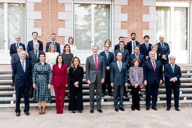 The King receives in audience the Board of Trustees of the Camilo José Cela University King Felipe VI receives in audience a representation of the Board of Trustees of the Camilo José Cela University, at La Zarzuela Palace, on December 5, 2025, in Madrid Spain The audience takes place on the occasion of the 25th anniversary of the Camilo José Cela University, which was founded in 2000 The Board of Trustees of the Camilo José Cela University is responsible for overseeing and guiding the institution in its operation and development and is composed of prominent members from various fields 05 DECEMBER 2025 AUDIENCE Carlos Lujá Madrid Madrid Spain  Copyright: xCarlosxLujanx 7149586