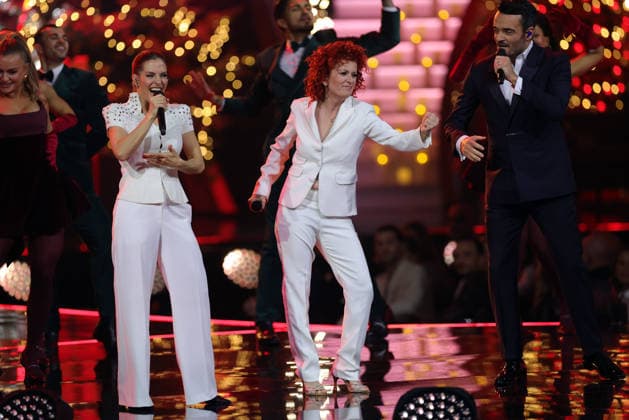 Die große Weihnachtsshow 2025 Moderator Giovanni Zarrella mit den No Angels. Die große Weihnachtsshow präsentiert von Giovanni Zarrella. ZDF-Live Sendung vom 04.12.2025 in der Baden-Arena Offenburg. Offenburg, Baden-Württemberg, Deutschland.