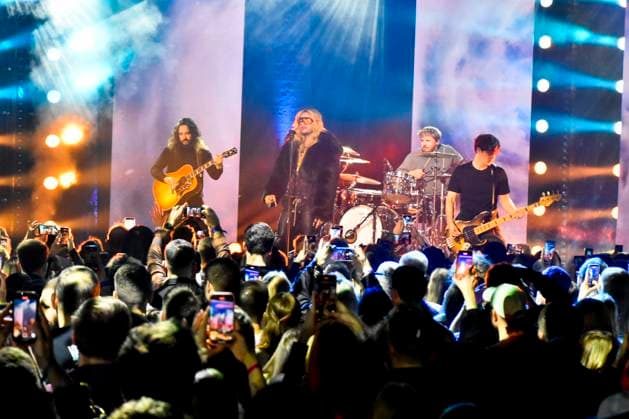 ABBbielefeld: Tokio Hotel, Bill Kaulitz ,Tom Kaulitz, Georg Listing, Gustav Schäfer auf der Show Behne bei der Verleihung des WDR Musikpreis 1 Live Krone im Lokschuppen Bielefeld am 04.12.2025 NRW Deutschland