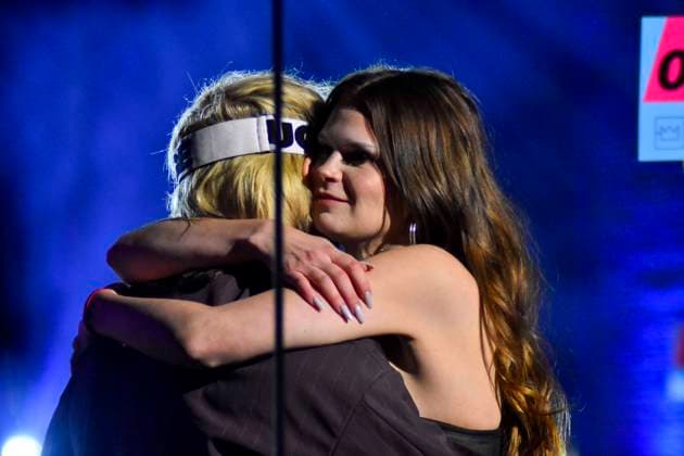ABBbielefeld: Ski Aggu , August Jean Diederich , Ikkimel, Melina Gaby Strauß Strauss auf der Show Behne bei der Verleihung des WDR Musikpreis 1 Live Krone im Lokschuppen Bielefeld am 04.12.2025 NRW Deutschland *** ABBbielefeld Ski Aggu , August Jean Diederich , Ikkimel, Melina Gaby Strauß Strauss on the show Behne at the award ceremony of the WDR Musikpreis 1 Live Krone at Lokschuppen Bielefeld on 04 12 2025 NRW Germany
