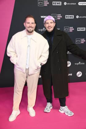Dennis Wolter und Benni Wolter bei der 26. Verleihung der 1Live Krone 2025 im Lokschuppen. Bielefeld, 04.12.2025