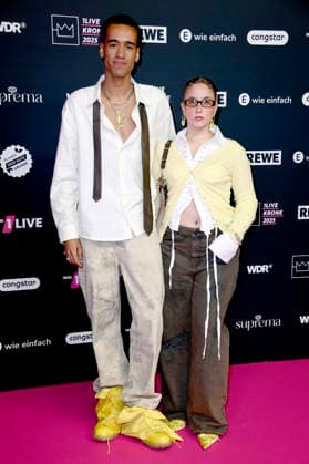 WizTheMc und Begleitung bei der 26. Verleihung der 1Live Krone 2025 im Lokschuppen. Bielefeld, 04.12.2025