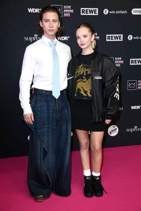 Berq und Paula Hartmann bei der 26. Verleihung der 1Live Krone 2025 im Lokschuppen. Bielefeld, 04.12.2025