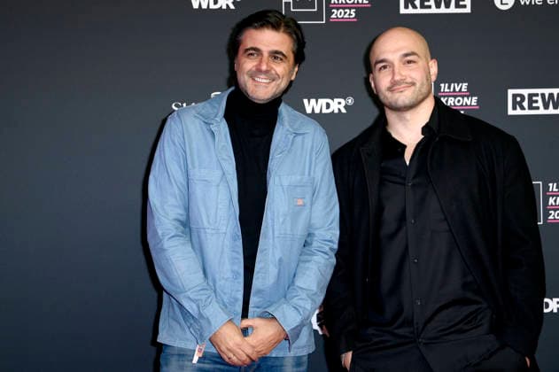 Juan Moreno und Sinan Sevinc bei der 26. Verleihung der 1Live Krone 2025 im Lokschuppen. Bielefeld, 04.12.2025