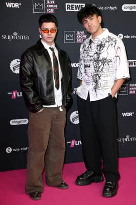 Bennett und Gast bei der 26. Verleihung der 1Live Krone 2025 im Lokschuppen. Bielefeld, 04.12.2025