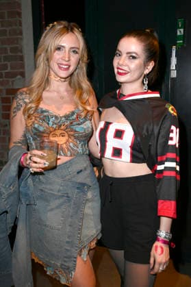 Johanna und Maria Clara Groppler bei der 26. Verleihung der 1Live Krone 2025 im Lokschuppen. Bielefeld, 04.12.2025