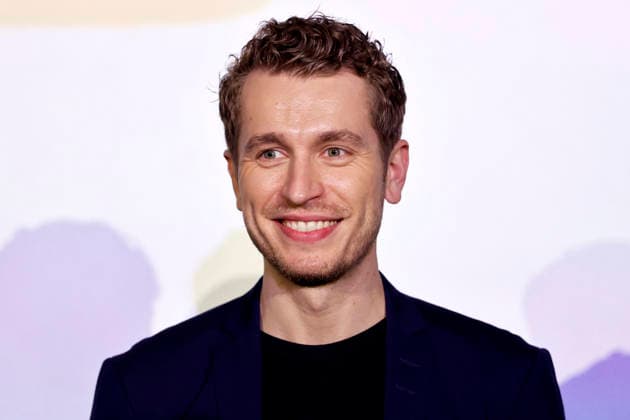 Schauspieler Laszlo Branko Breiding (Julian Gilsmeyer) bei der Fanpremiere des Kinofilms Stromberg - Wieder alles wie immer im Cinedom. Köln, 04.12.2025 NRW Deutschland Copyright: xChristophxHardtx
