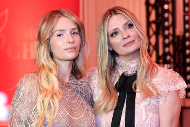 Lottie Moss und Mischa Barton beim Mon Cheri Barbara Tag 2025 in der Residenz. München, 04.12.2025