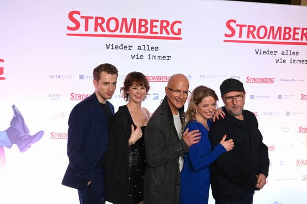 Schauspieler Laszlo Branko Breiding, Milena Dreißig, Christoph Maria Herbst, Diana Staehly und Bjarne Mädel , l-r, kommt zur Fan Premiere des Films Stromberg - Wieder alles wie immer