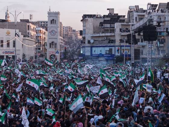 Syrians mark first anniversary of fall of Bashar al-Assad s regime with nationwide events HAMA, SYRIA - DECEMBER 5: People gather after Friday prayers to take part in the event marking the first anniversary of the fall of the 61-year Baath regime in Hama, Syria on December 5, 2025. Hatam Al Khoder Anadolu Hama Syria. Editorial use only. Please get in touch for any other usage.  Copyright: x2025xAnadoluxHatamxAlxKhoderx