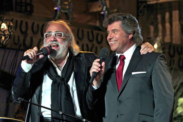 ARCHIV: Andy Borg Sänger und Moderator Andy Borg mit Demis Roussos anläßlich der ADR-Fernsehshow Musikantenstadl , 2011 ARCHIVAUFNAHME, Datum geschätzt 20251115JWM1621 *** ARCHIVE Andy Borg Singer and presenter Andy Borg with Demis Roussos on the occasion of the ADR TV show Musikantenstadl , 2011 ARCHIVE RECORD, date estimated 20251115JWM1621