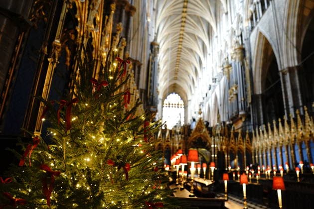 Together At Christmas carol service 2025 Fair light son one of the Christmas trees inside the Abbey ahead of the Together At Christmas carol service at Westminster Abbey in London. Picture date: Friday December 5, 2025., Credit:Aaron Chown Avalon UK, London  Copyright: xAaronxChownx xAvalonx 1056771499