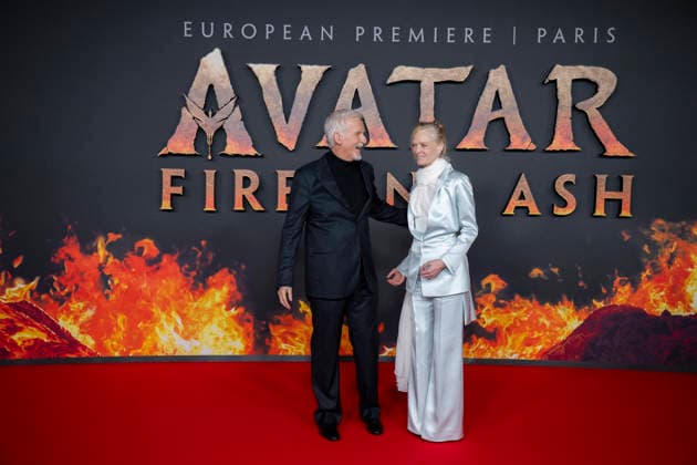 « Avatar: Fire And Ash » European Premiere - Paris James Cameron and Suzy Amis Cameron attends the Avatar: Fire And Ash European Premiere on December 05, 2025 in Boulogne-Billancourt, near Paris, France. Photo by Eliot Blondet ABACAPRES.COM Paris France France  Copyright: xBlondetxEliot ABACAx