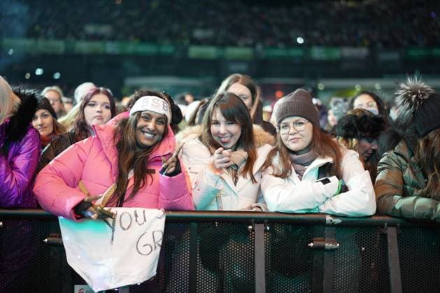 04.12.2025, Schladming, AUT, Unterwegs in Steiermark, Ski Opening 2025, Konzert, im Bild Backstreet Boys, Feature, Übersicht, Planai Stadion, Feature, Fan, Konzert,