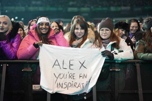 04.12.2025, Schladming, AUT, Unterwegs in Steiermark, Ski Opening 2025, Konzert, im Bild Backstreet Boys, Feature, Übersicht, Planai Stadion, Feature, Fan, Konzert,