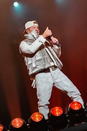 04.12.2025, Schladming, AUT, Unterwegs in Steiermark, Ski Opening 2025, Konzert, im Bild Backstreet Boys, Feature, Übersicht, Planai Stadion, Feature, Fan, Konzert,
