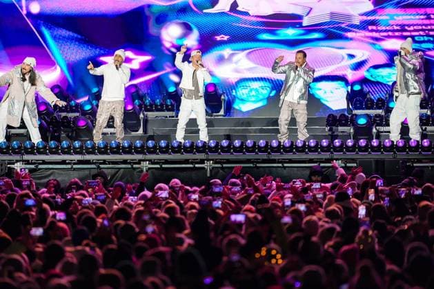 04.12.2025, Schladming, AUT, Unterwegs in Steiermark, Ski Opening 2025, Konzert, im Bild Backstreet Boys, Feature, Übersicht, Planai Stadion, Feature, Fan, Konzert,
