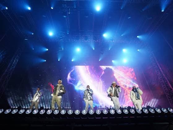 04.12.2025, Schladming, AUT, Unterwegs in Steiermark, Ski Opening 2025, Konzert, im Bild Backstreet Boys, Feature, Übersicht, Planai Stadion, Feature, Fan, Konzert,