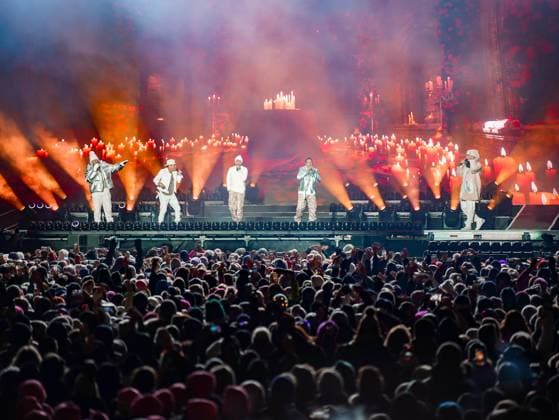 04.12.2025, Schladming, AUT, Unterwegs in Steiermark, Ski Opening 2025, Konzert, im Bild Backstreet Boys, Feature, Übersicht, Planai Stadion, Feature, Fan, Konzert,