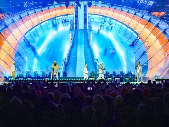 04.12.2025, Schladming, AUT, Unterwegs in Steiermark, Ski Opening 2025, Konzert, im Bild Backstreet Boys, Feature, Übersicht, Planai Stadion, Feature, Fan, Konzert,