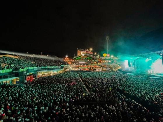 04.12.2025, Schladming, AUT, Unterwegs in Steiermark, Ski Opening 2025, Konzert, im Bild Backstreet Boys, Feature, Übersicht, Planai Stadion, Feature, Fan, Konzert,