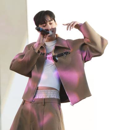 iHeartRadio 102.7 KIIS FM s Jingle Ball 2025 - Pre-Show Village Kevin Woo from KPop Demon Hunters (the singing voice for the character Mystery Saja) performs at iHeartRadio 102.7 KIIS FM s Jingle Ball 2025 Presented by Capital One - Pre-Show at Intuit Dome on December 05, 2025 in Los Angeles, California. Inglewood INTUIT DOME California USA Copyright: xCraSH imageSPACEx