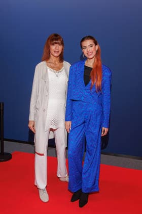 Premiere - POLAR EXPERIENCE - Die Immersive Ausstellung über die Arktis und Antarktis - Katrin Gömann-Elsner und Luisa Lulu Gömann bei der Weltpremiere von POLAR EXPERIENCE - Die Immersive Ausstellung über die Arktis und Antarktis in der Arena Berlin am 05.12.2025. Copyright: xEventpressxKochanx