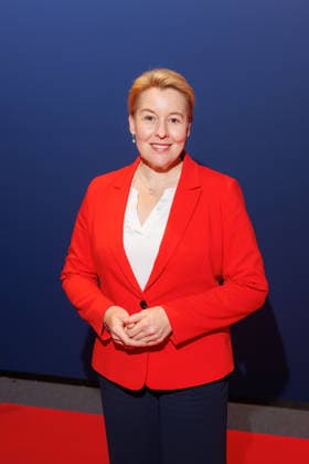 Premiere - POLAR EXPERIENCE - Die Immersive Ausstellung über die Arktis und Antarktis - Franziska Giffey bei der Weltpremiere von POLAR EXPERIENCE - Die Immersive Ausstellung über die Arktis und Antarktis in der Arena Berlin am 05.12.2025. Copyright: xEventpressxKochanx