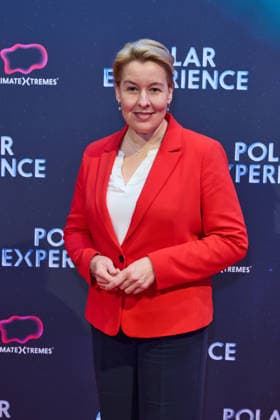 Franziska Giffey -Eroeffnung der Ausstellung POLAR EXPERIENCE- Die Immersive Ausstellung ueber die Arktis und Antarktis in der Arena Berlin am 05.12.2025. Eroeffnung Polar Experience