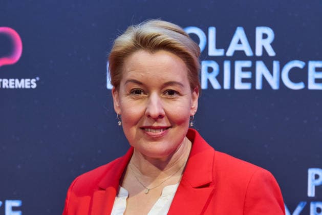 Franziska Giffey -Eroeffnung der Ausstellung POLAR EXPERIENCE- Die Immersive Ausstellung ueber die Arktis und Antarktis in der Arena Berlin am 05.12.2025. Eroeffnung Polar Experience