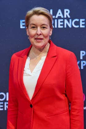 Franziska Giffey -Eroeffnung der Ausstellung POLAR EXPERIENCE- Die Immersive Ausstellung ueber die Arktis und Antarktis in der Arena Berlin am 05.12.2025. Eroeffnung Polar Experience