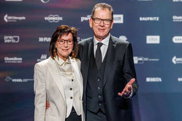 05.12.2025. Düsseldorf. Tag 2 am Rande der Verleihung 18. Deutscher Nachhaltigkeitspreis im Maritim Hotel. Hier: Dr. Gerd Müller mit Ehefrau Gertie Müller-Hoorens Düsseldorf Maritim Hotel Nordrhein-Westfalen Deutschland