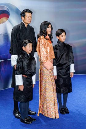 05.12.2025. Düsseldorf. Tag 2 am Rande der Verleihung 18. Deutscher Nachhaltigkeitspreis im Maritim Hotel. Hier: H.R.H. Prinzessin Dechen Yangzom Wangchuck von Bhutan mit Familie Düsseldorf Maritim Hotel Nordrhein-Westfalen Deutschland