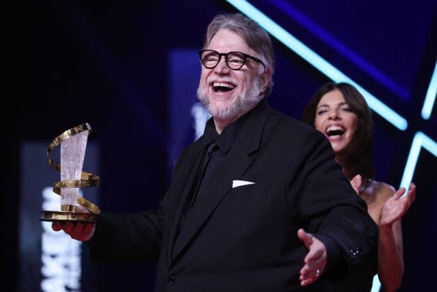 22eme Festival du Film de Marrakech Hommage a Guillermo del Toro Guillermo del Toro, with the Tribute Award, and Maribel Verdu during the Tribute Ceremony honoring Guillermo del Toro on day Eight of the 22nd Marrakech International Film Festival Marrakech, Morocco 05 12 2025 451298 2025 12 05 MARRAKECH Morocco  Copyright: xRomualdxMeigneuxx xStarfacex STAR_451298_018