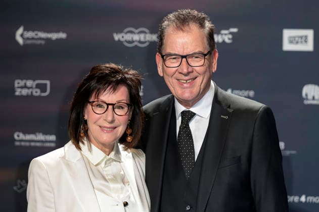 Gerd Müller mit Ehefrau Gertie Müller-Hoorens bei der Verleihung des 18. Deutschen Nachhaltigkeitspreises 2025 im Maritim Hotel. Düsseldorf, 05.12.2025