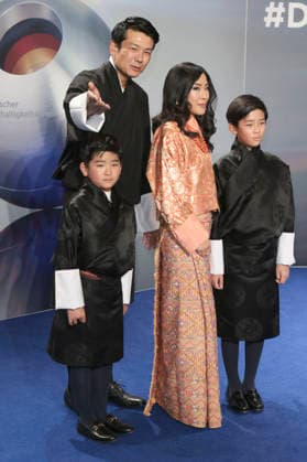 Jigme Khesar Namgyel Wangchuck und Jetsun Pema mit Familie bei der Verleihung des 18. Deutschen Nachhaltigkeitspreises 2025 im Maritim Hotel. Düsseldorf, 05.12.2025