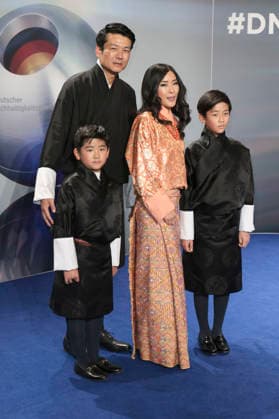 Jigme Khesar Namgyel Wangchuck und Jetsun Pema mit Familie bei der Verleihung des 18. Deutschen Nachhaltigkeitspreises 2025 im Maritim Hotel. Düsseldorf, 05.12.2025