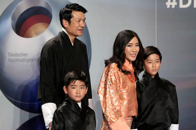 Jigme Khesar Namgyel Wangchuck und Jetsun Pema mit Familie bei der Verleihung des 18. Deutschen Nachhaltigkeitspreises 2025 im Maritim Hotel. Düsseldorf, 05.12.2025